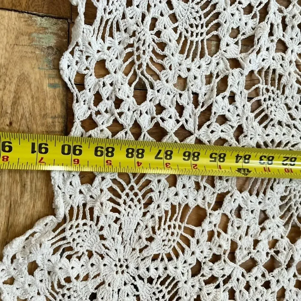Vintage Handcrafted Off White Crochet Round Tablecloth Scalloped Edge 90x90